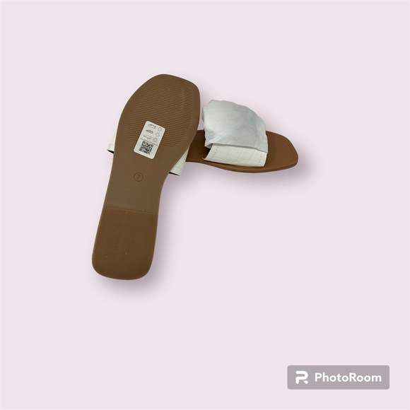 Not available- NWT White Croc Flat Slides / Mules with Metal Embellishment - Picture 6 of 6